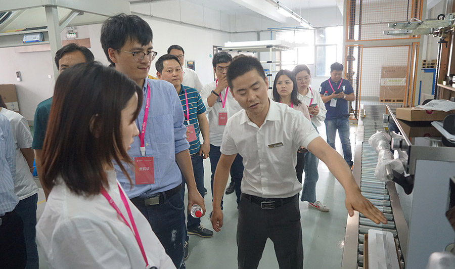 阿里巴巴集團廚房大家電負責人子謖一行到訪佳歌集團 &nbsp;參觀智慧工廠