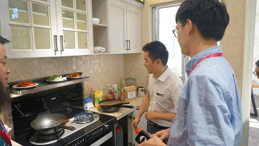 阿里巴巴集團廚房大家電負責人子謖一行到訪佳歌集團 &nbsp;參觀智慧工廠