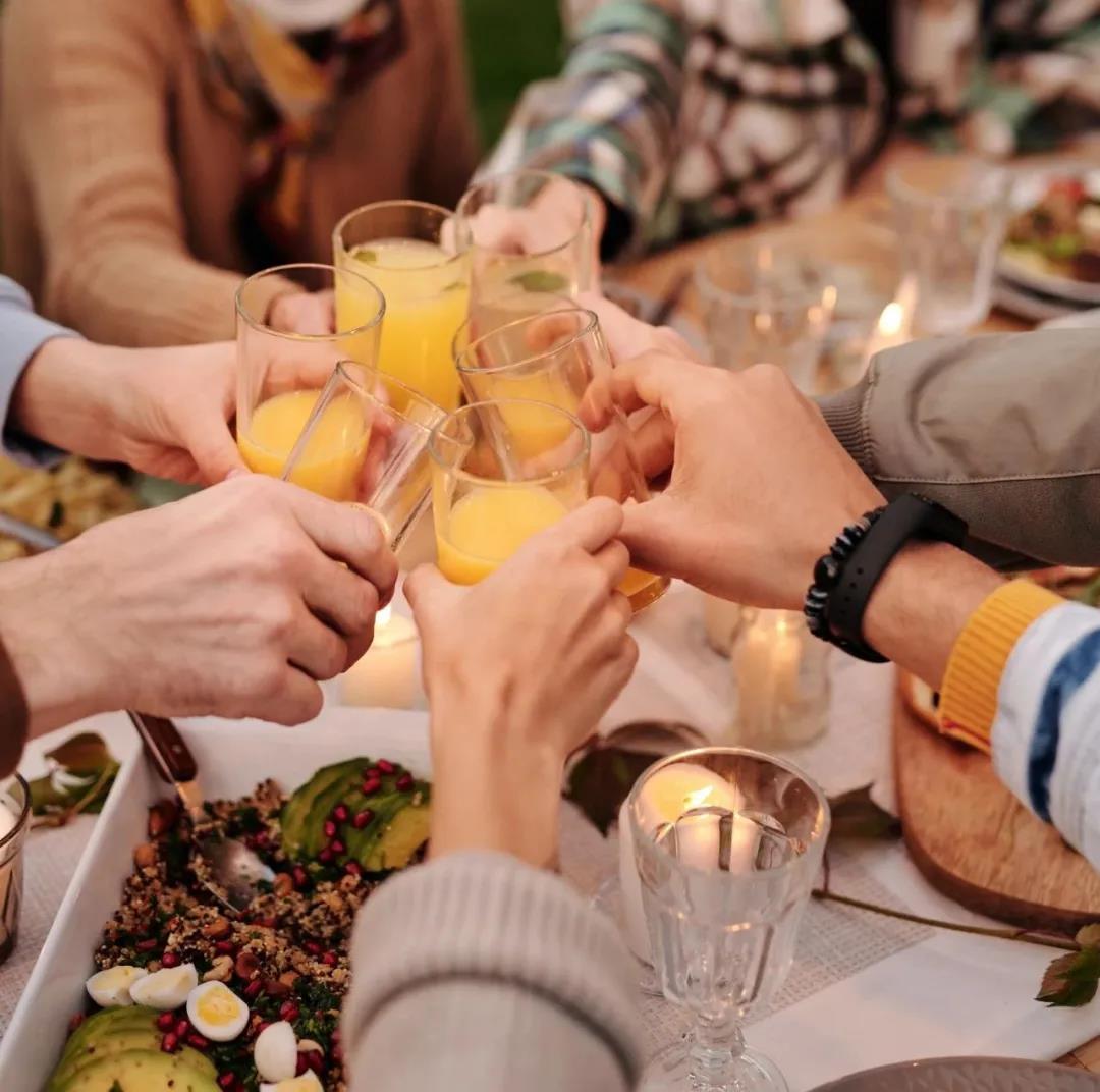 坐下來 一“佟”吃個飯吧 坐下來 一“佟”吃個飯吧