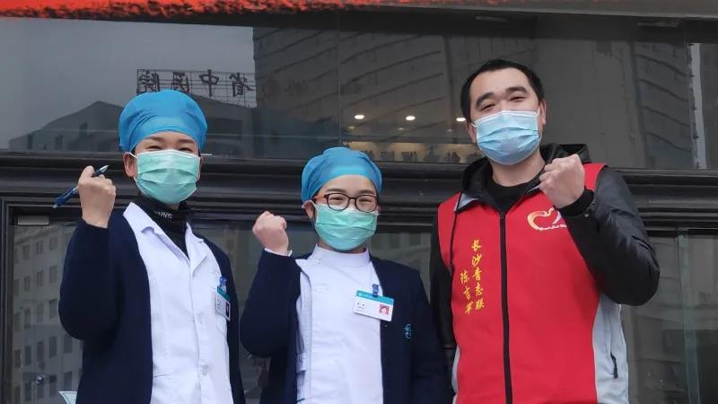 坐下來 一“佟”吃個飯吧 坐下來 一“佟”吃個飯吧