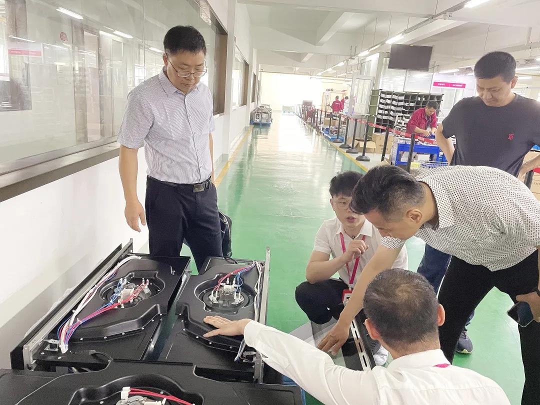 中國五金制品協(xié)會副理事長孟凡波一行蒞臨佳歌集團參觀指導！